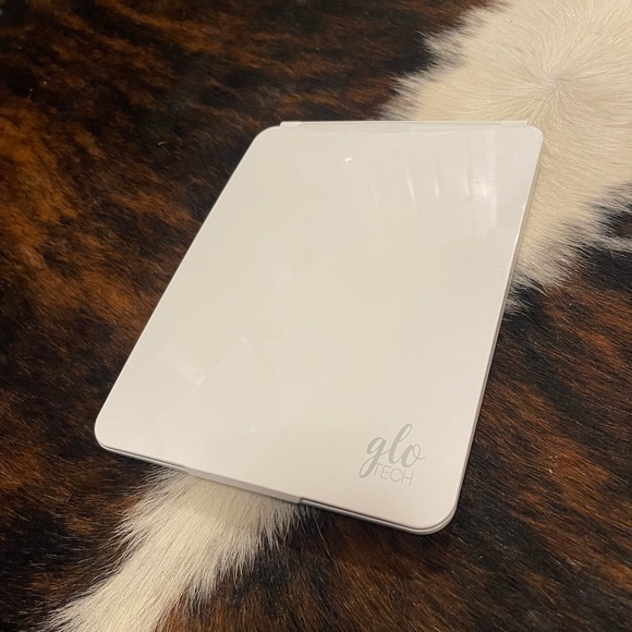 Adjustable vanity mirror with light - Picture 4 of 4